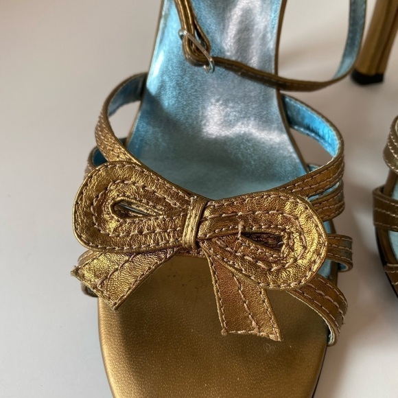 Exchange by Charles David Gold Stiletto Heels. - Picture 3 of 12